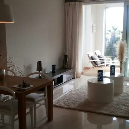 Laguna Apartment *